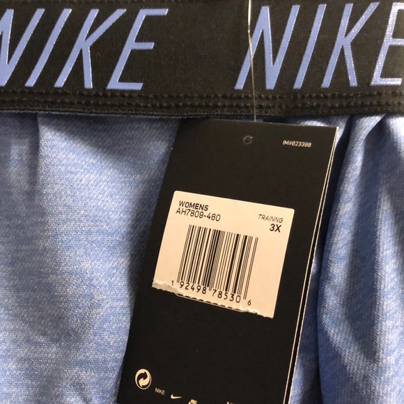 🛍 Women’s Nike Plus size Shorts 1x only - Picture 2 of 2